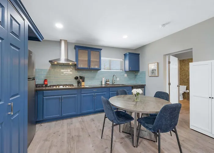 Broadway Casita - Remodeled Minutes From U Of A Сasa de vacaciones Tucson